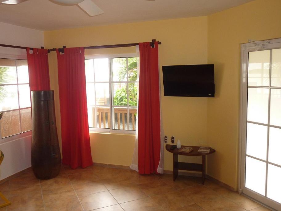 Wikkid Resort Dixon Cove Dış mekan fotoğraf