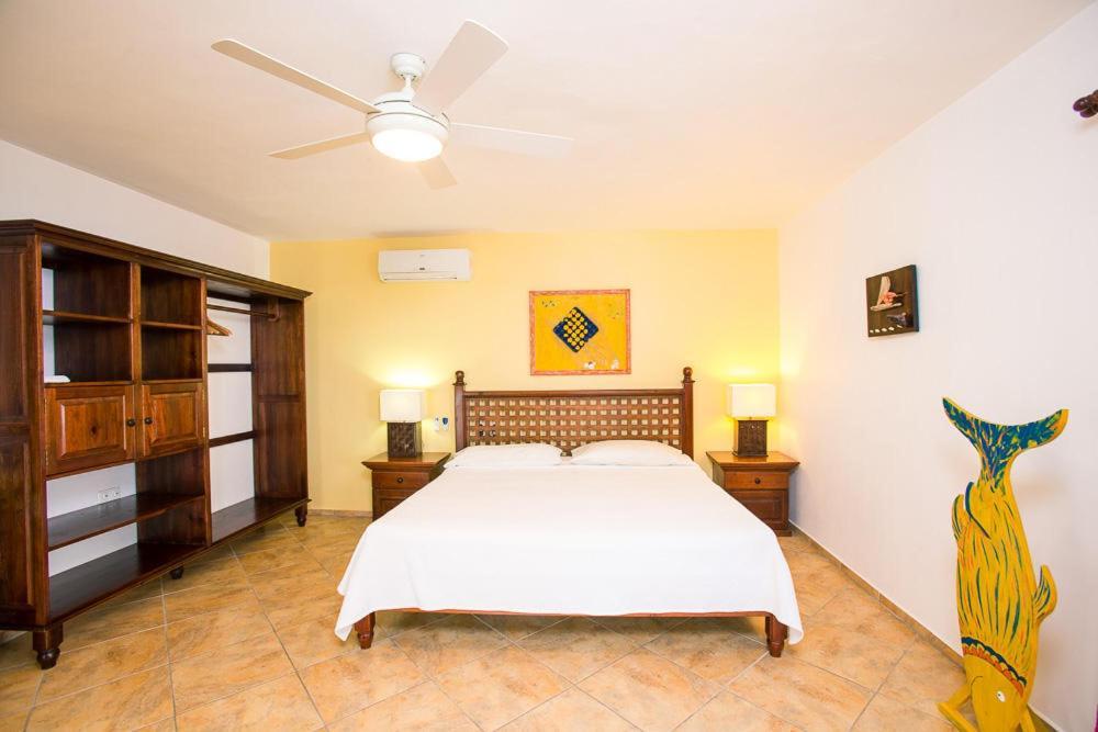 Wikkid Resort Dixon Cove Dış mekan fotoğraf