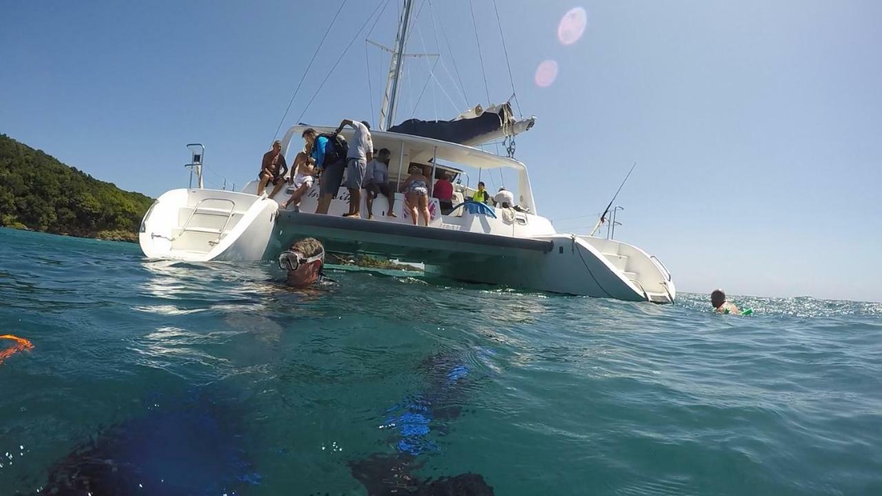 Wikkid Resort Dixon Cove Dış mekan fotoğraf